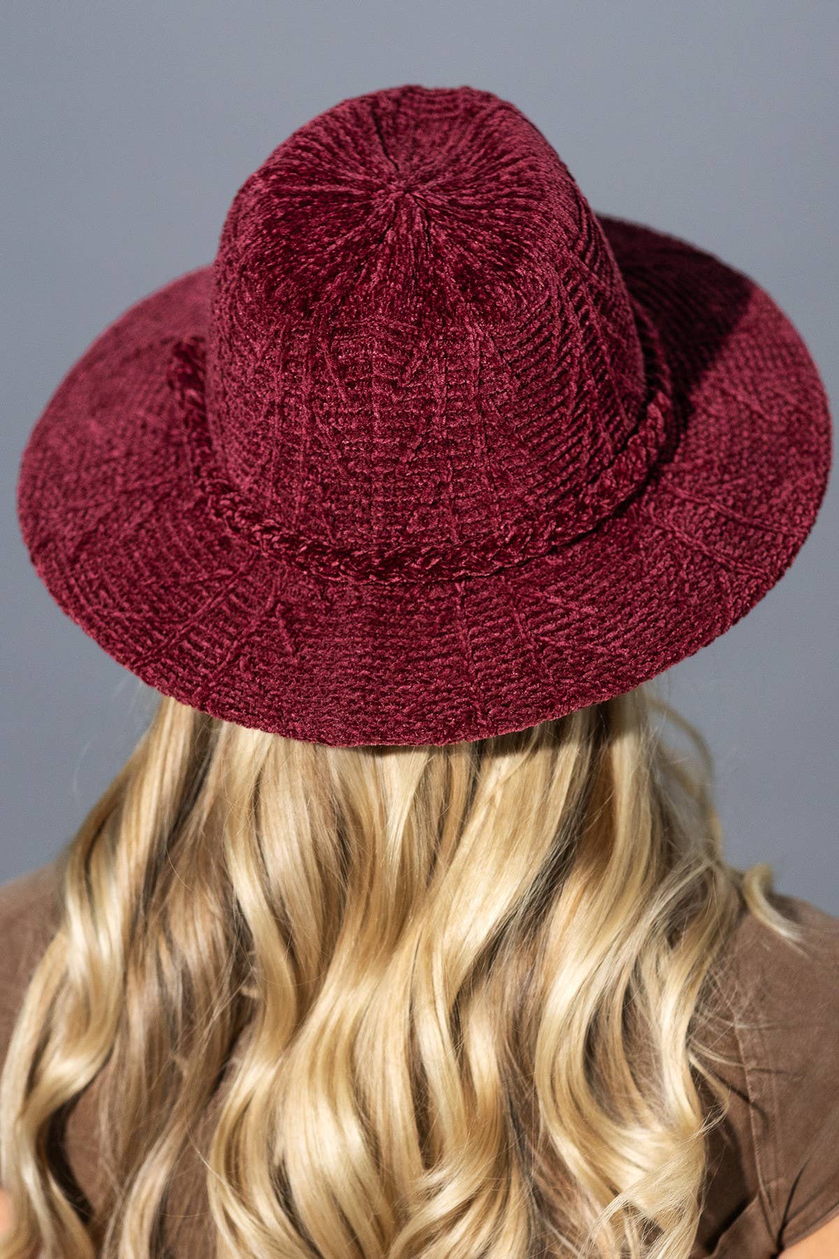 Chenille Pattern Fedora With Breaded Band : BURGUNDY(BU)