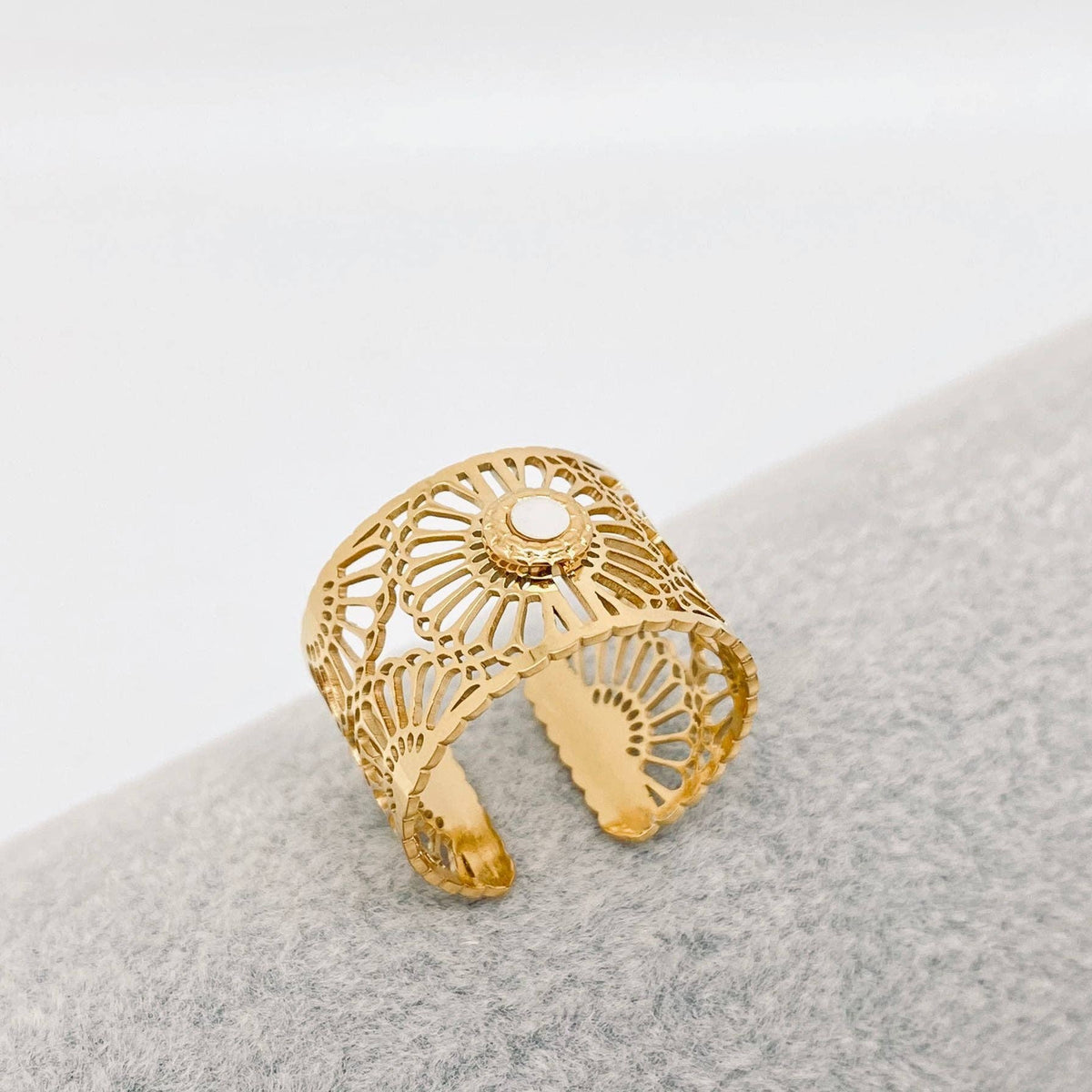 Shell Hollow Flower Design 14K Gold Plated Ring - FGS
