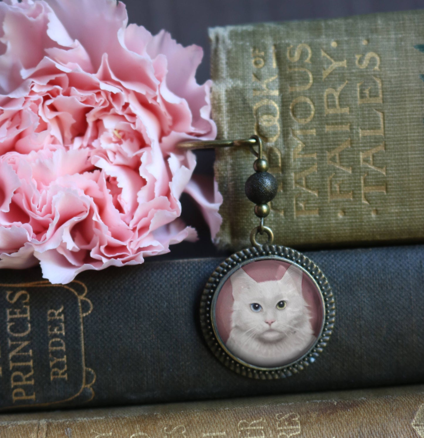 Best Friends long-Haired White Cat Bronze and Glass Bookmark