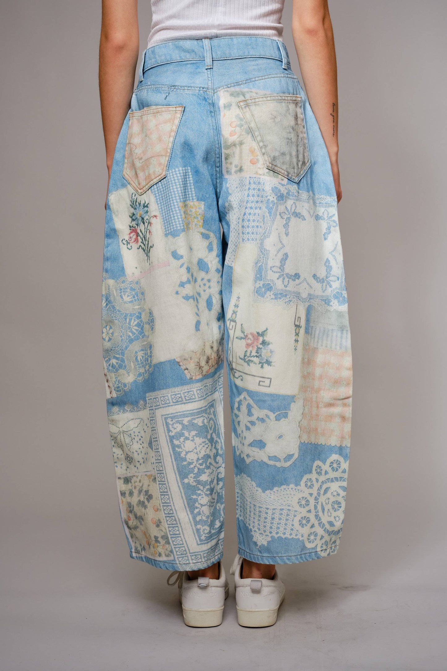 Patch Print Barrel Leg Jeans
