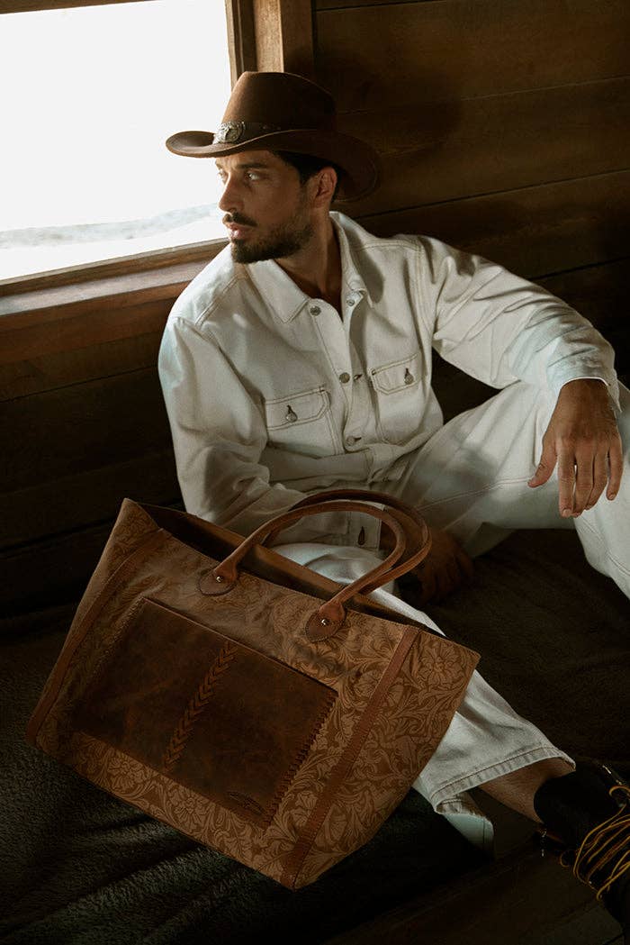Yellowstone Chief Weekender Bag with Pockets in Amber: Amber