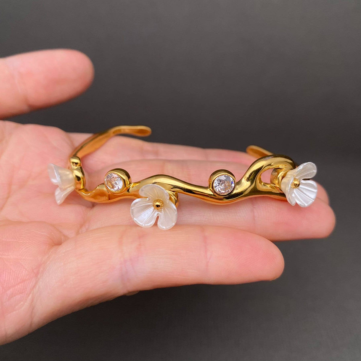 Zircon Inlaid Resin Flower 18K Gold Plated SS Cuff - FGS: White