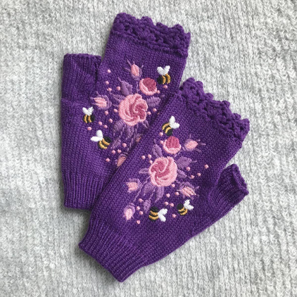 Knit Winter Gloves – Bee & Blossom Embroidery_CWMM1662: Green / (OS) 2