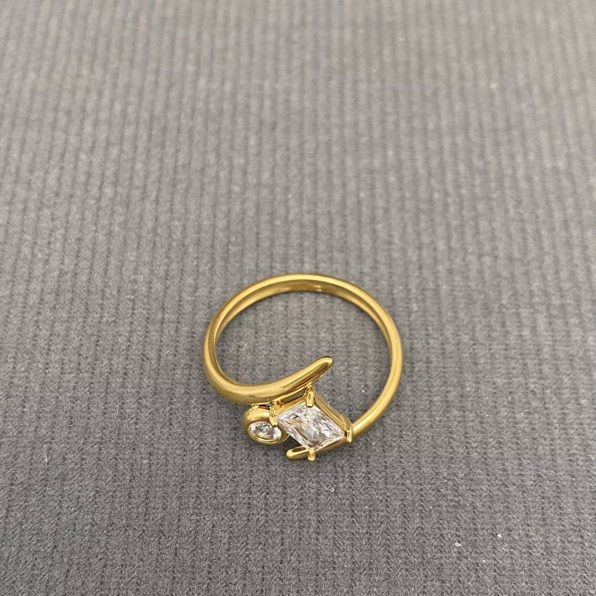 Zircon inlaid 18K Gold Plated Stainless Steel Ring - FGS