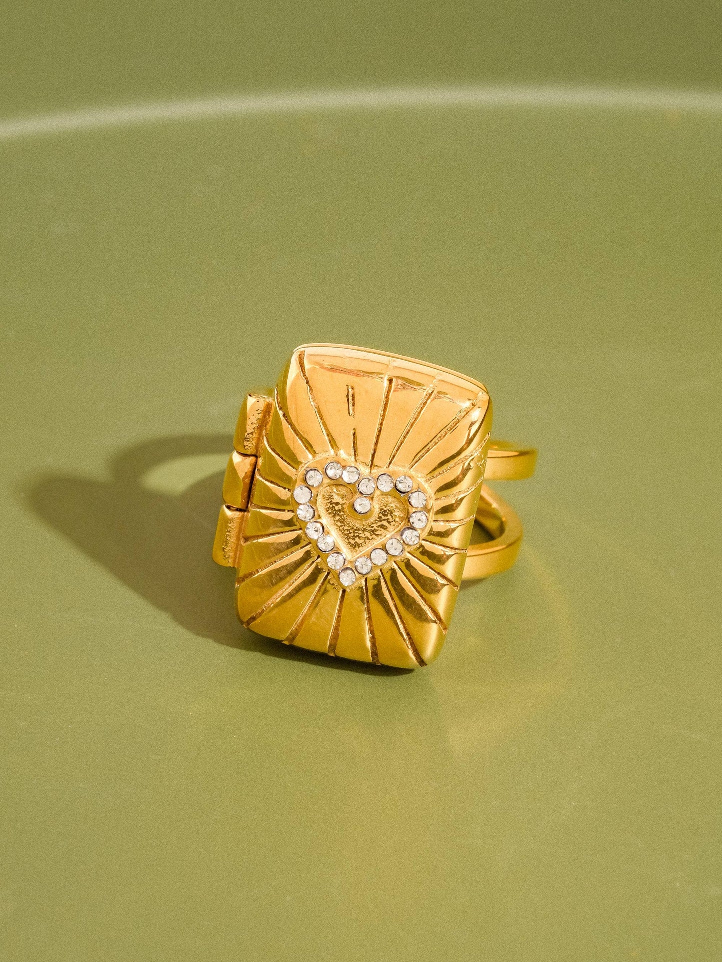 Lockee 18K Gold Non-Tarnish CZ Heart Locket Ring: Yellow Gold