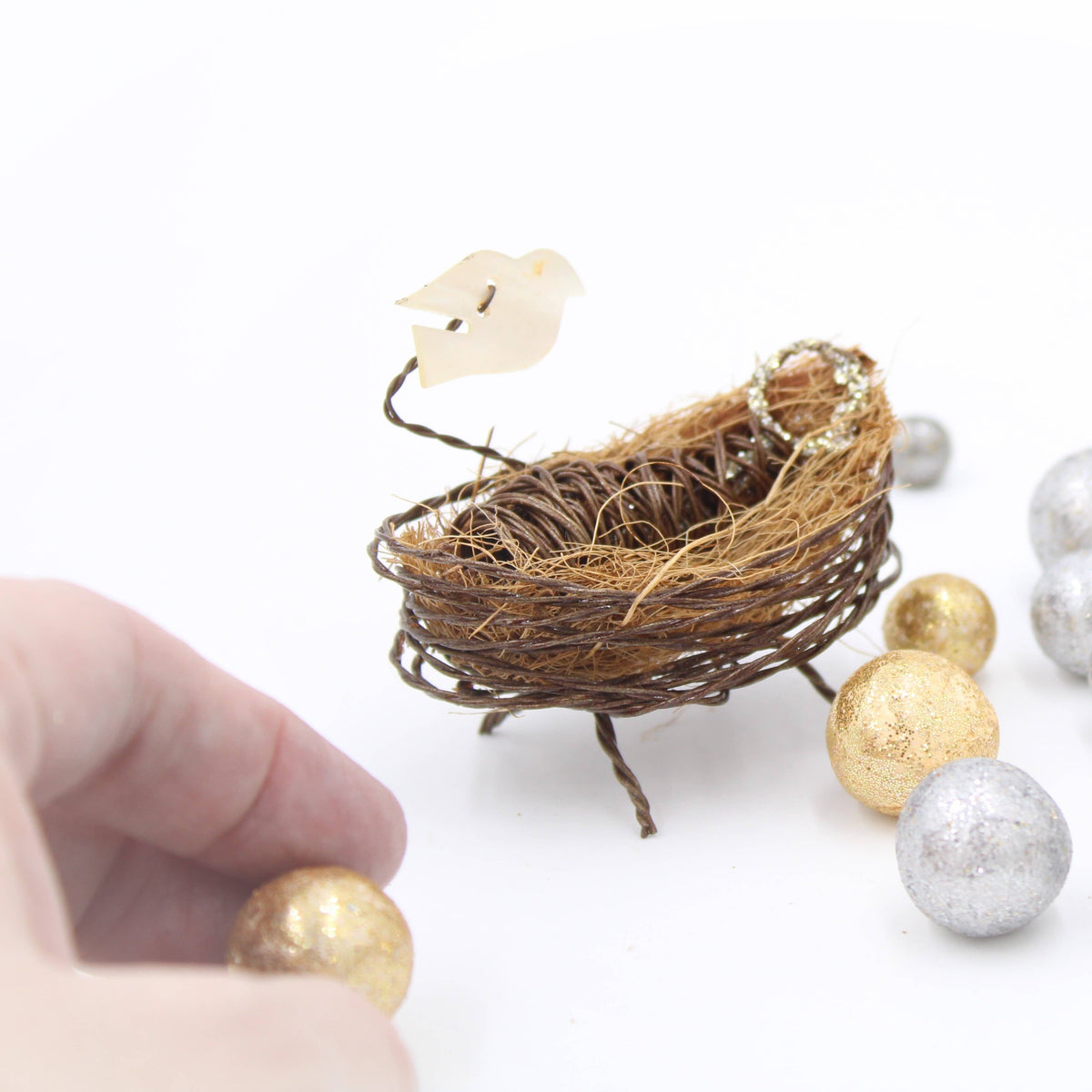 3" Wire Manger with Dove