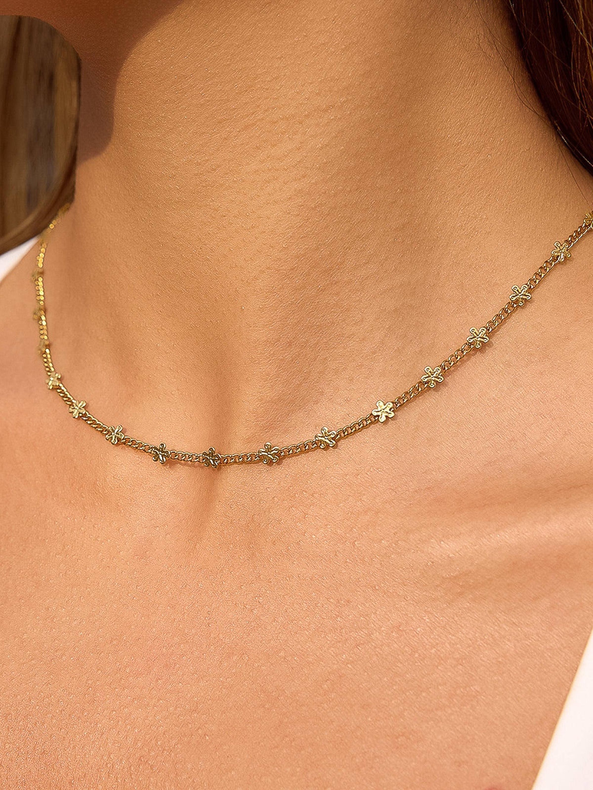 Haisley 18K Gold Non-Tarnish Dainty Flower Chain Necklace: Yellow Gold