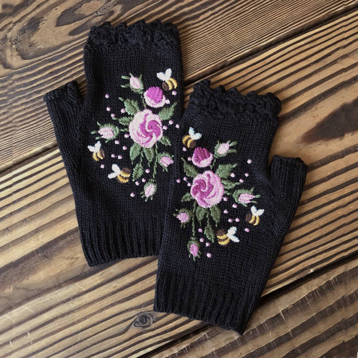 Knit Winter Gloves – Bee & Blossom Embroidery_CWMM1662: Green / (OS) 2