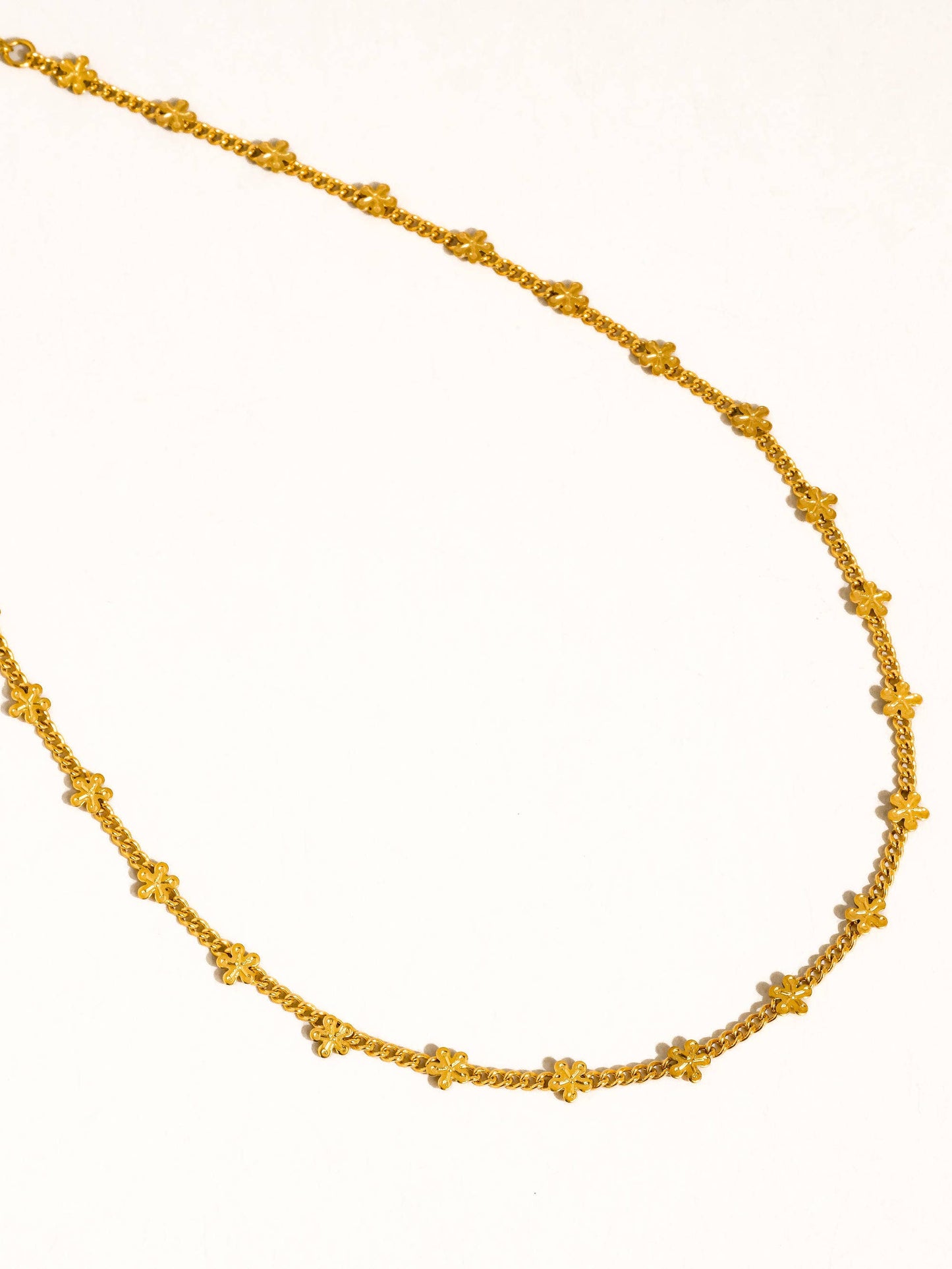 Haisley 18K Gold Non-Tarnish Dainty Flower Chain Necklace: Yellow Gold