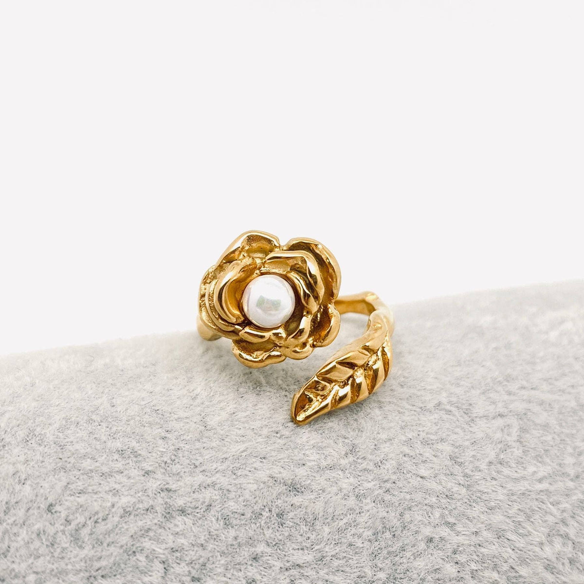Pearl Flower 18K Gold Plated Stainless Steel Ring - FGS