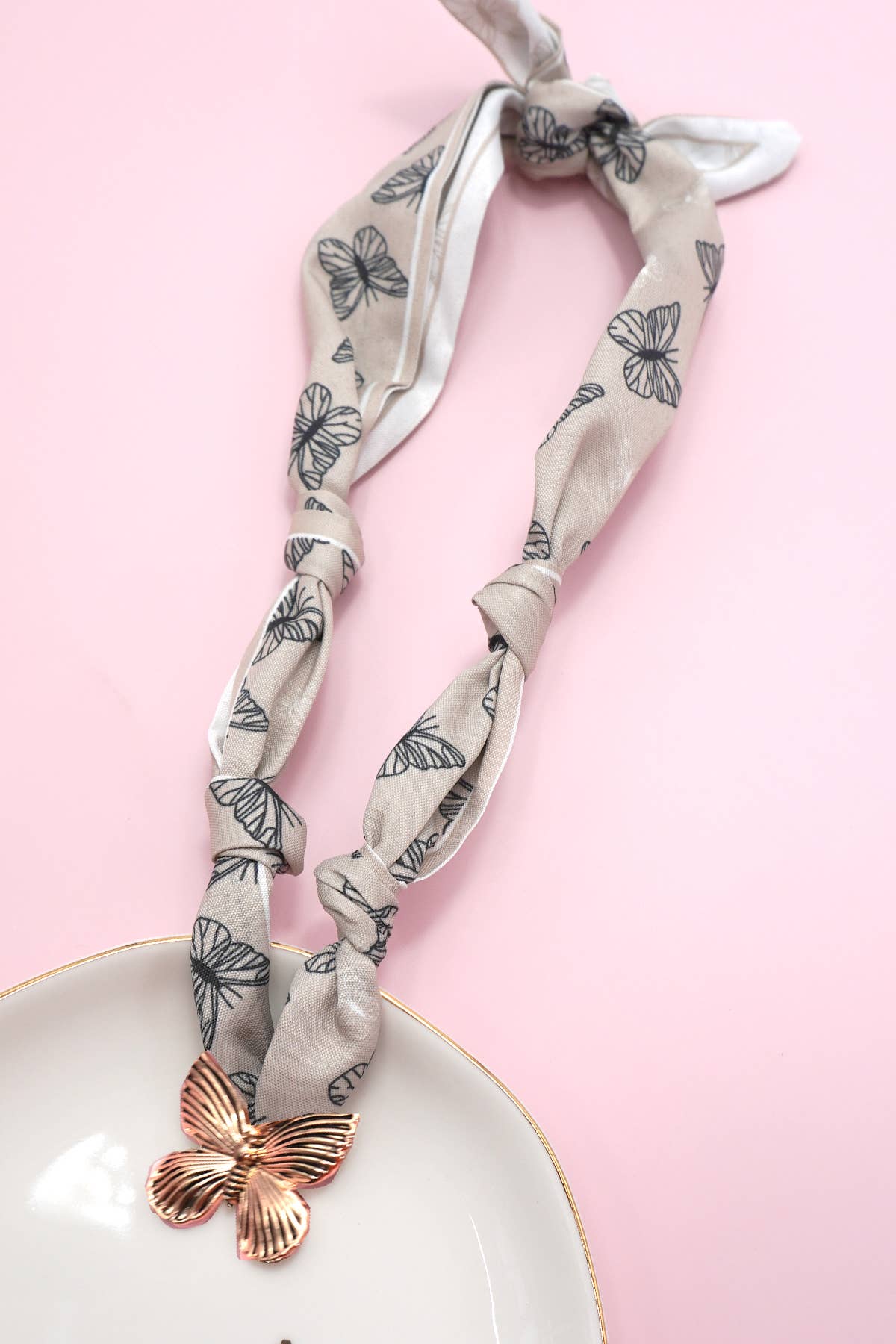 HANDMADE SCARF CHARM NECKLACE | 80N91790: M