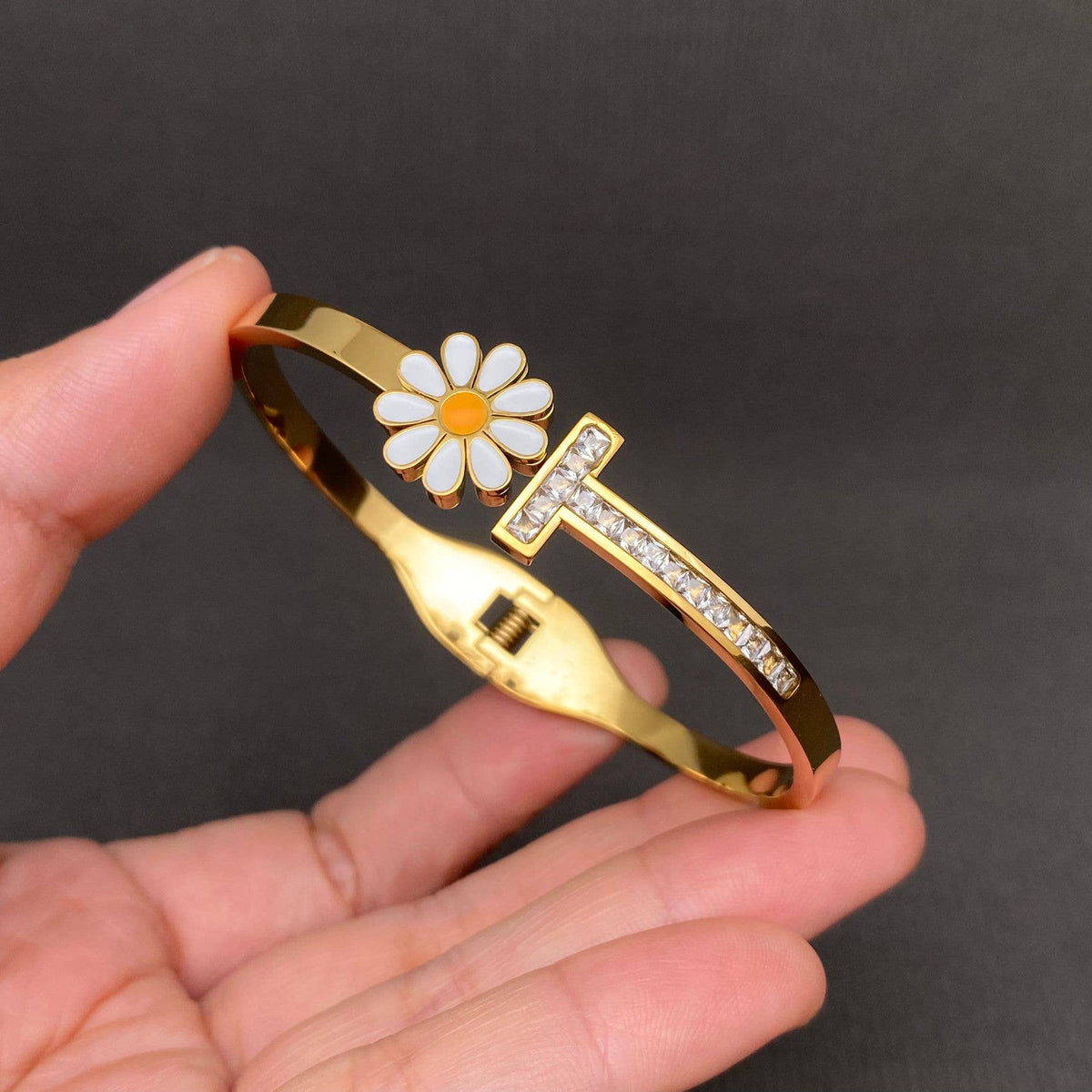 Enamel Daisy Zircon Inlaid 18K Gold Plated SS Bangle - FGS