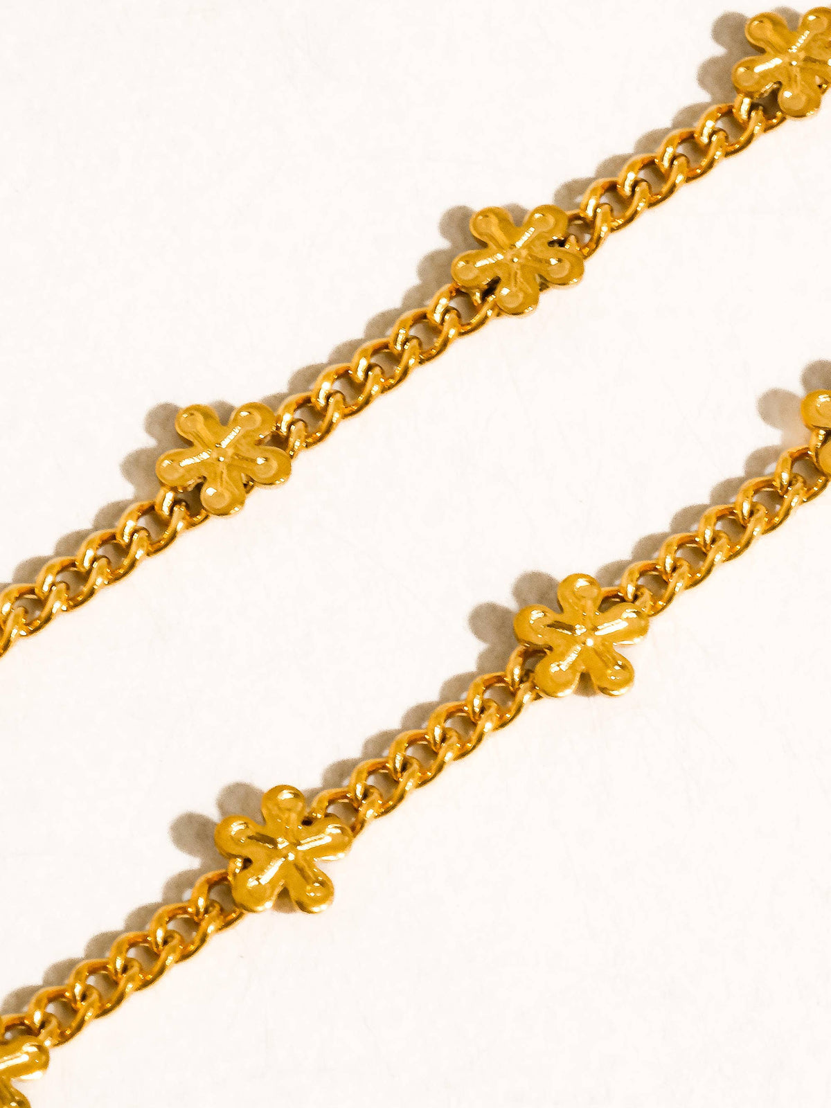 Haisley 18K Gold Non-Tarnish Dainty Flower Chain Necklace: Yellow Gold