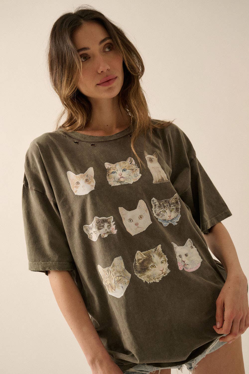 Cat Photos Distressed Oversize Graphic Tee: Iron / L