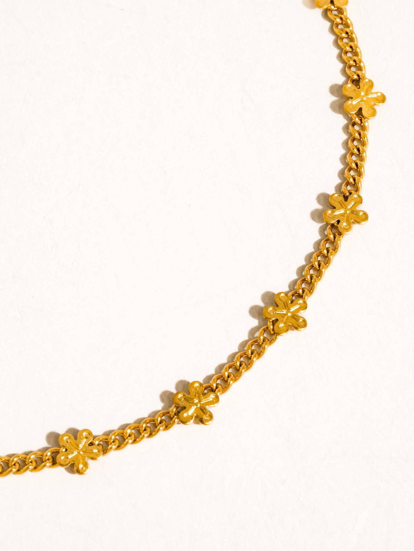 Haisley 18K Gold Non-Tarnish Dainty Flower Chain Necklace: Yellow Gold