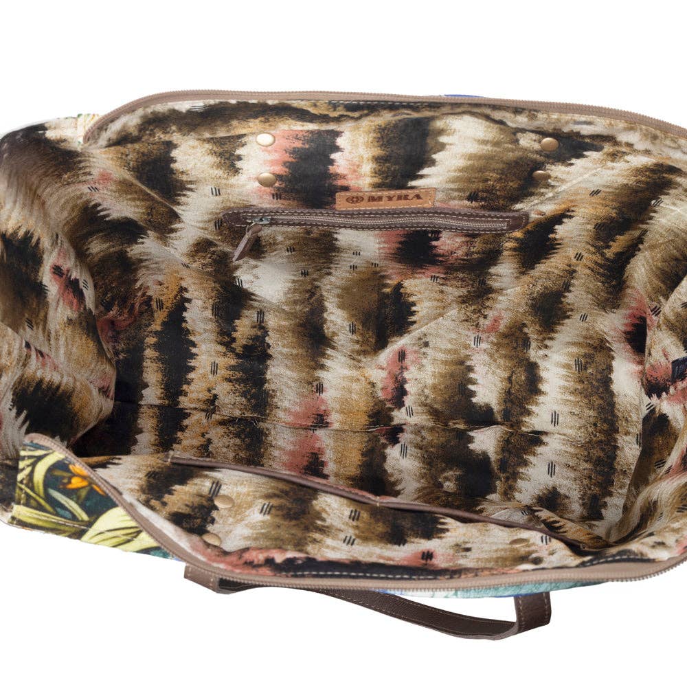 Myra Sundial Hollow Weekender Bag in Multi Patch: Multi Patch