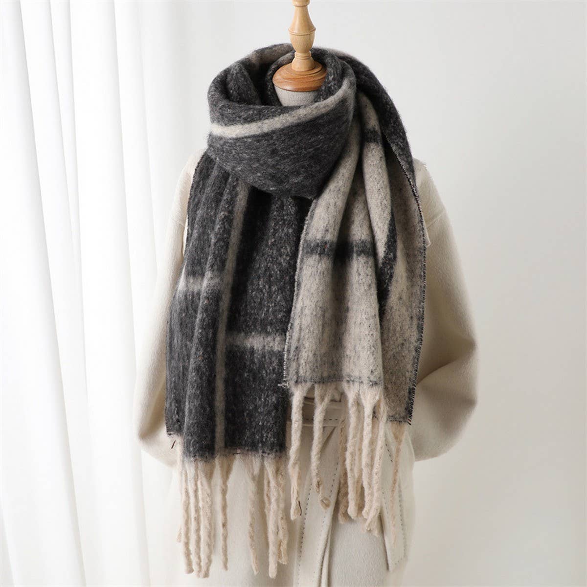 Minimalist Grid Scarf Shawl with Warm Texture_CWASC2771: KHAKI / (OS) 2