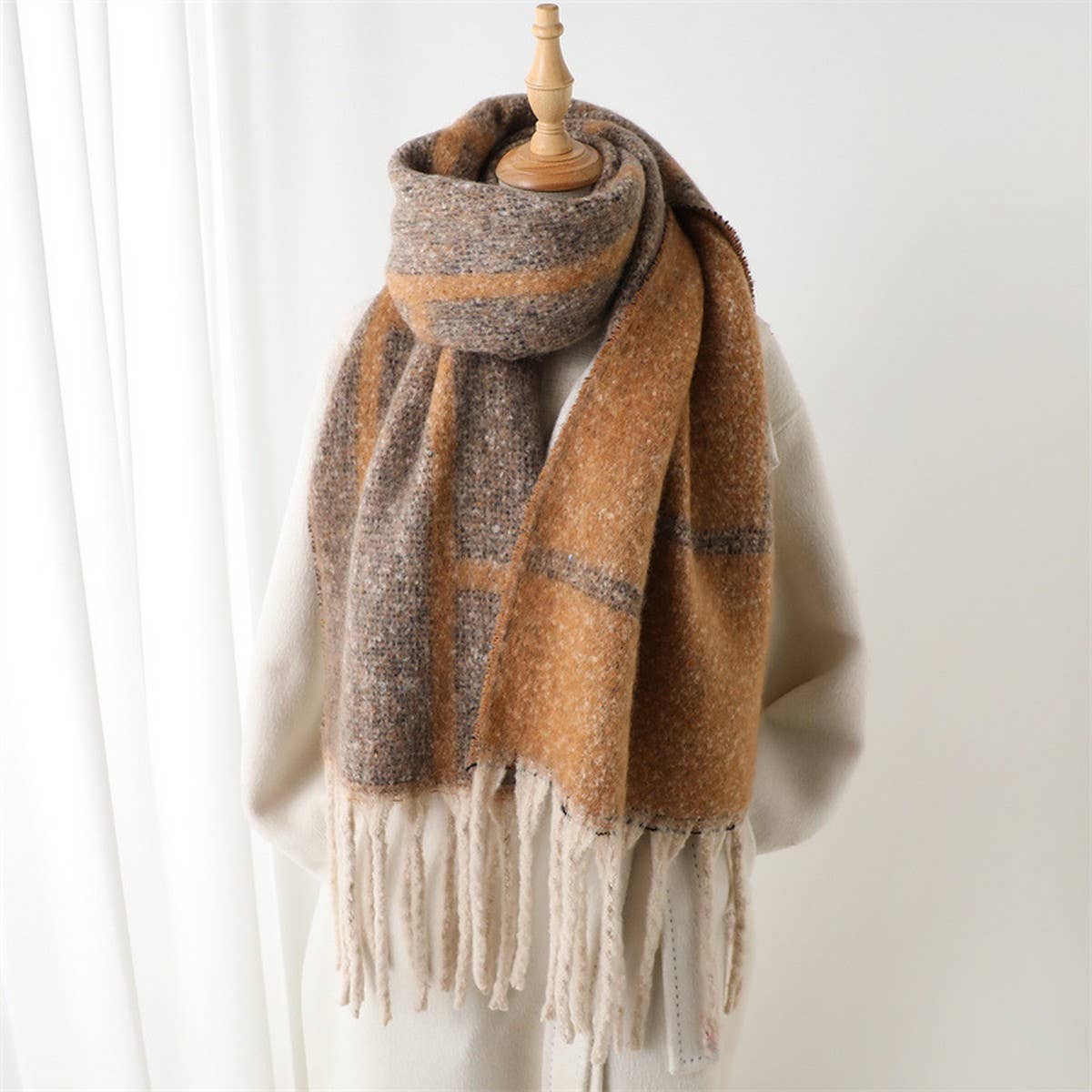 Minimalist Grid Scarf Shawl with Warm Texture_CWASC2771: KHAKI / (OS) 2
