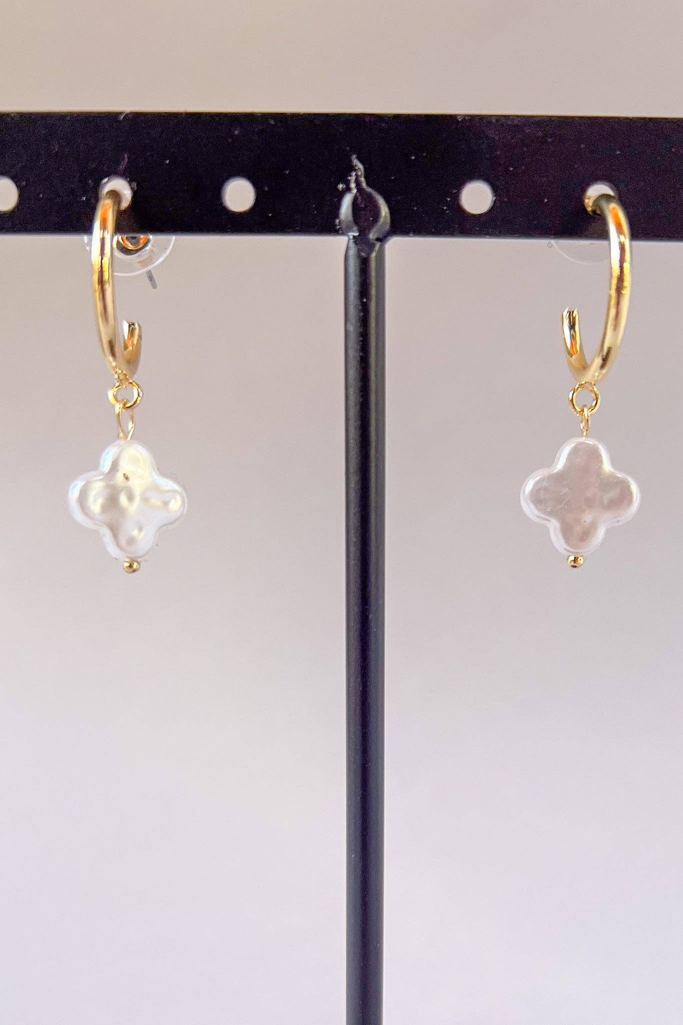 Pearl Hoop Clover Earring EG11