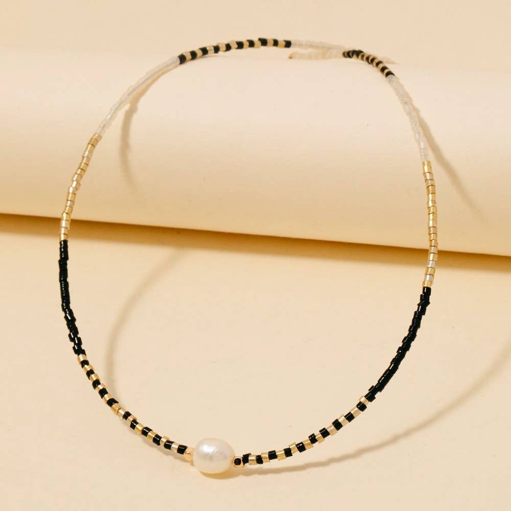 Dainty Seed Beaded Pearl Charm Necklace: GMU