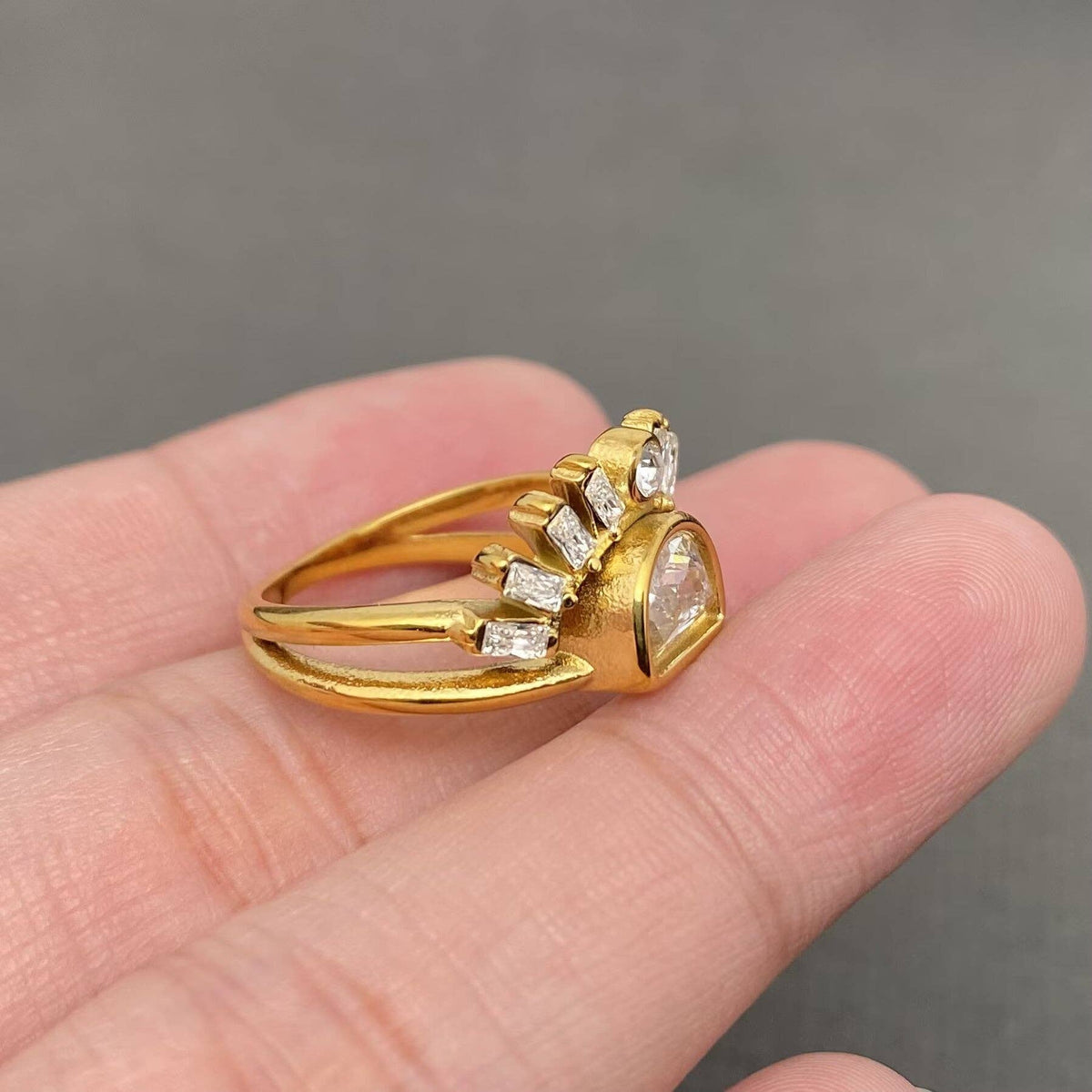 Zircon Inlaid 18K Gold Plated Stainless Steel Ring - FGS: 6