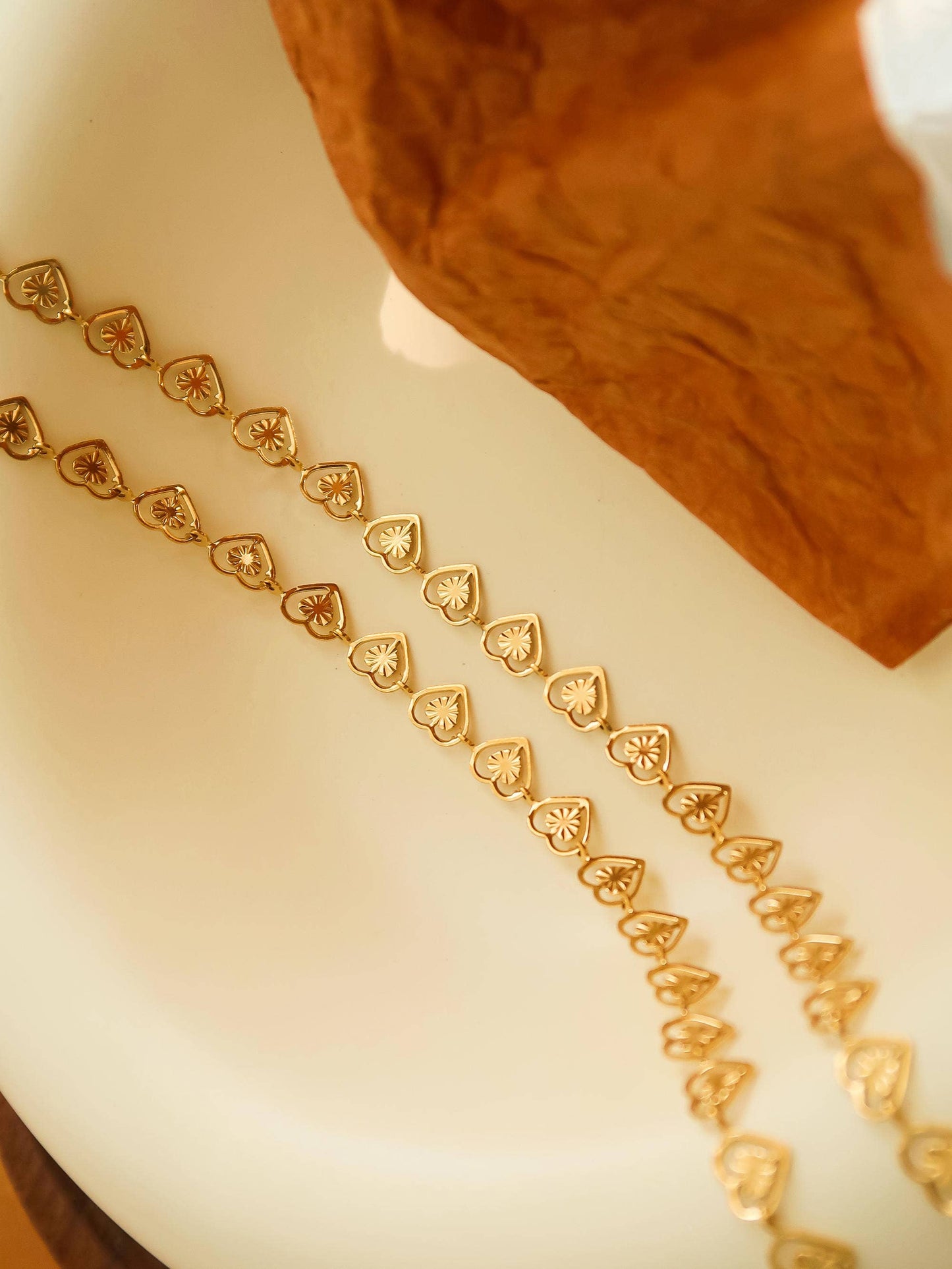 Agathe 18K Gold Non-Tarnish Dainty Heart Choker: Yellow Gold