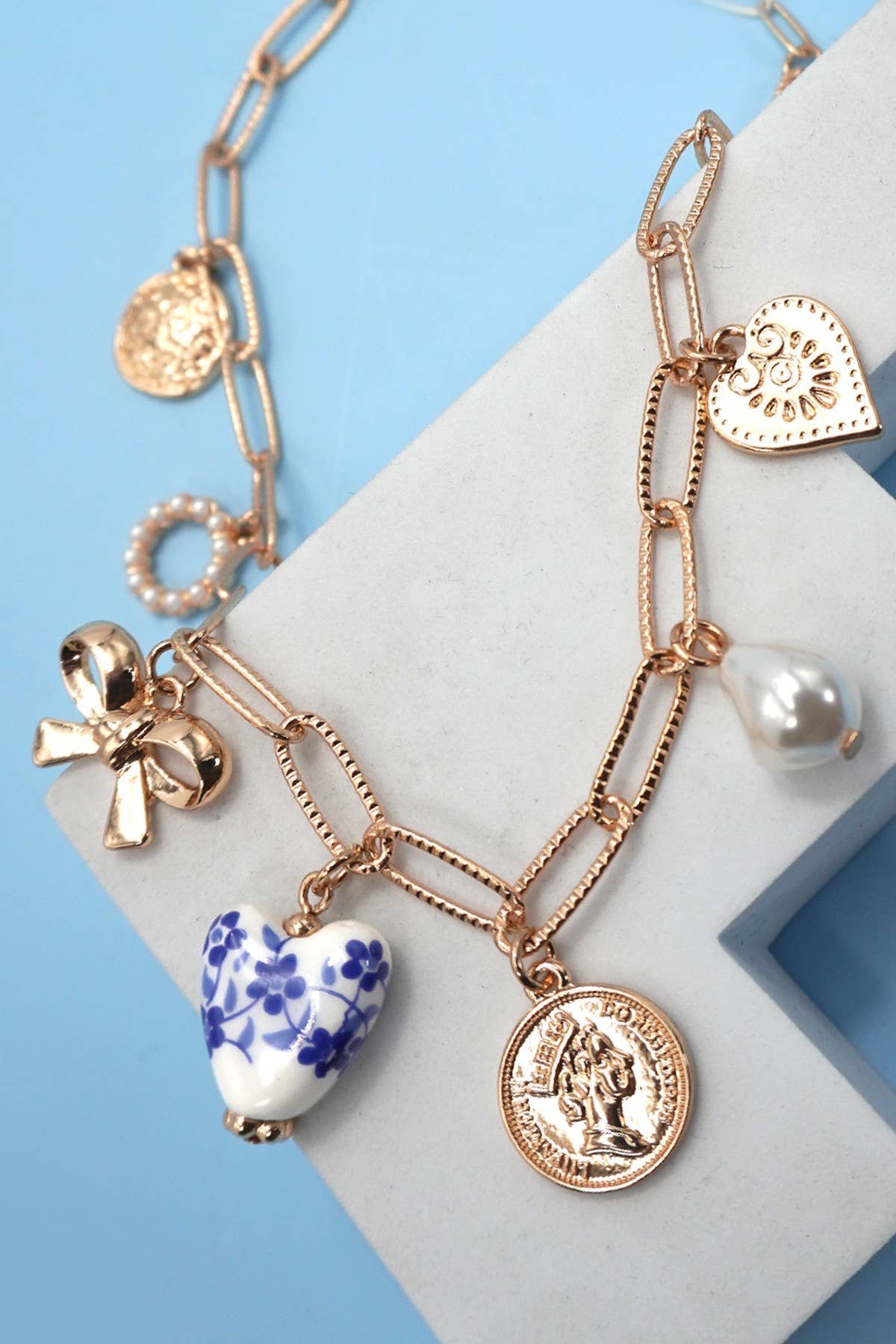 CERAMIC PORCELAIN BOW HEART CHARM LINK NECKLACE | 80N91547: Gold