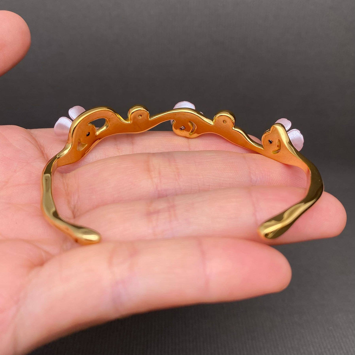 Zircon Inlaid Resin Flower 18K Gold Plated SS Cuff - FGS: White