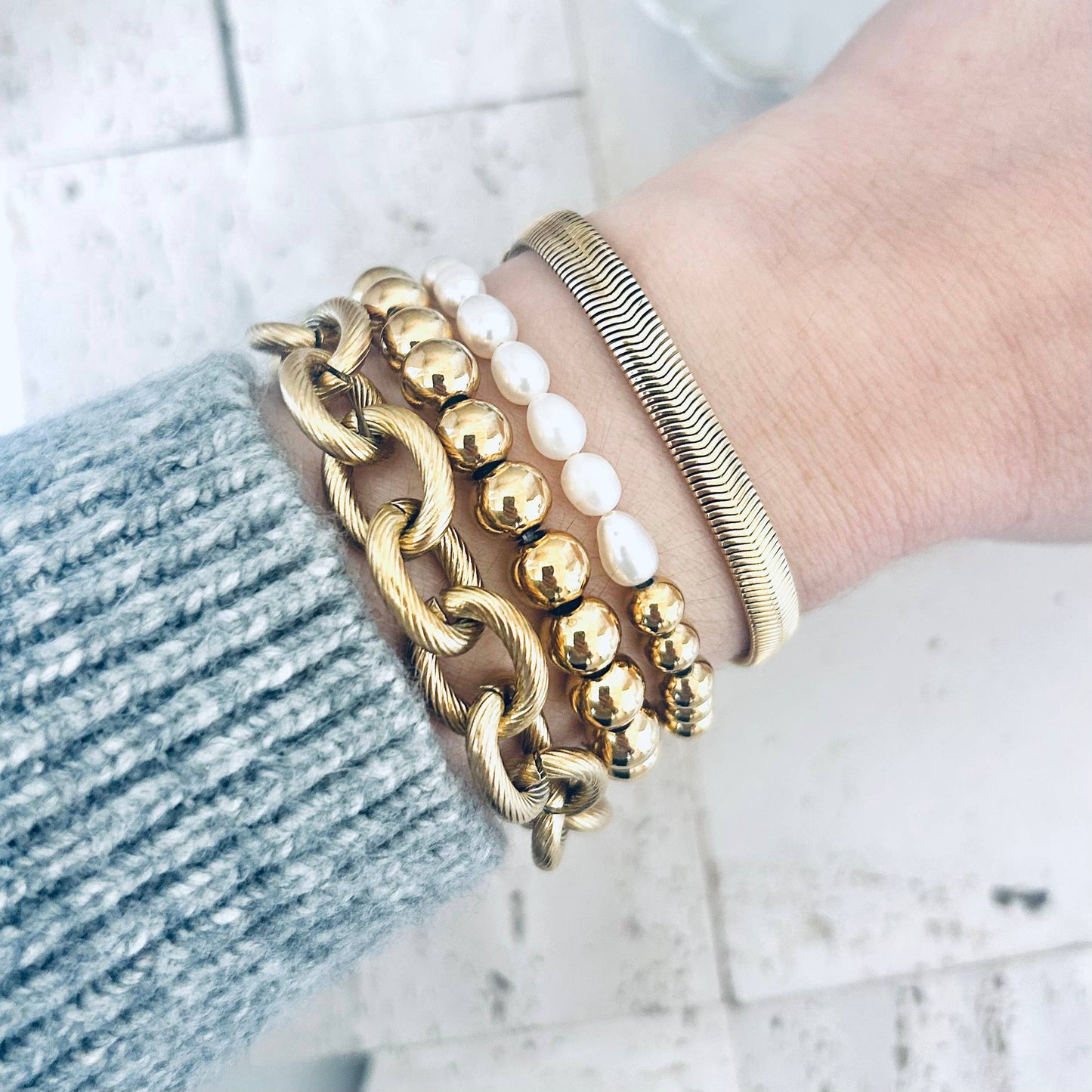 Pearls Bracelet Gold plated beads adjustable one size