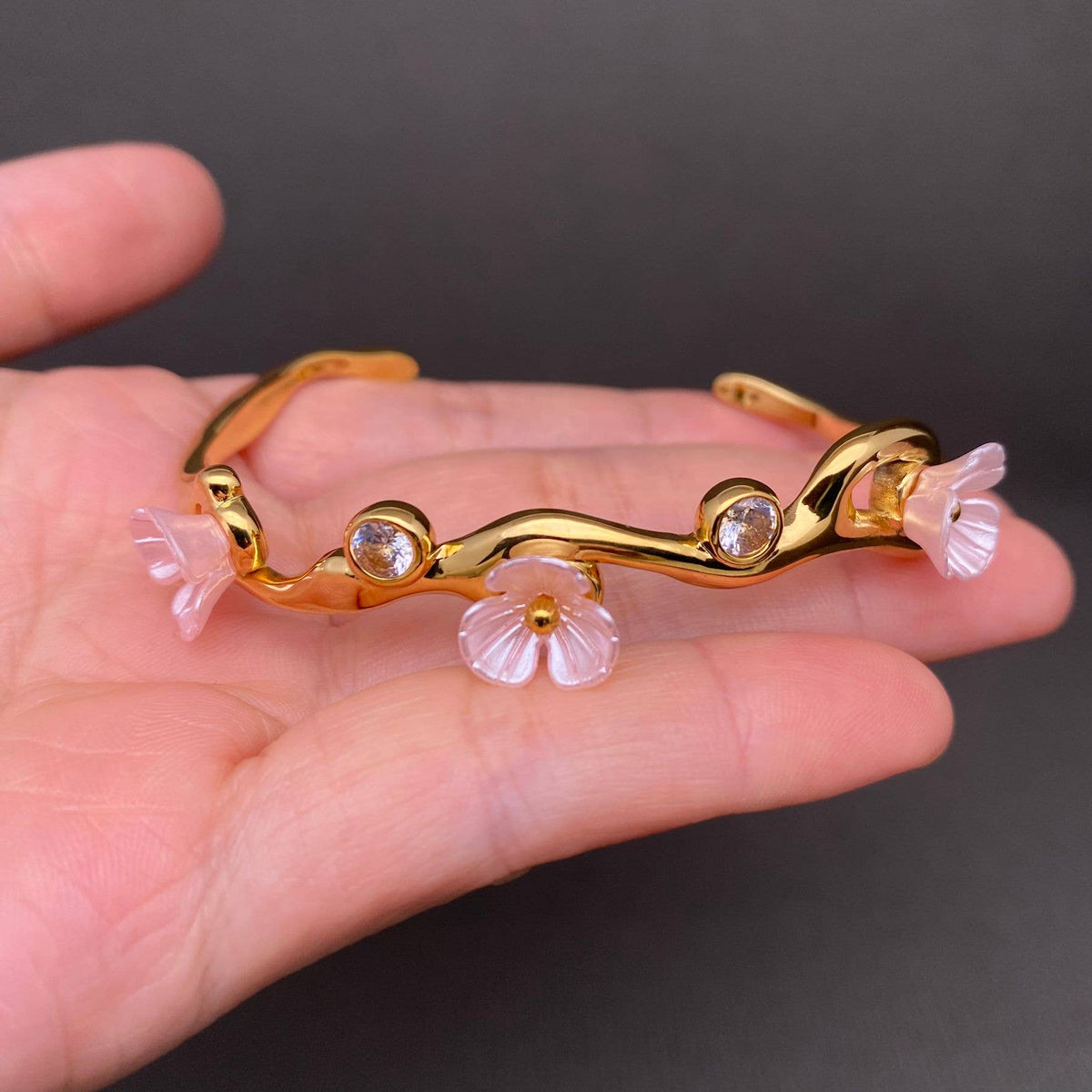 Zircon Inlaid Resin Flower 18K Gold Plated SS Cuff - FGS: White