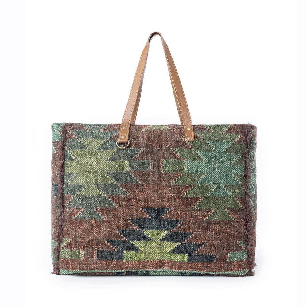 Myra Canyon Range Weekender Bag in Olive Green: Olive Green