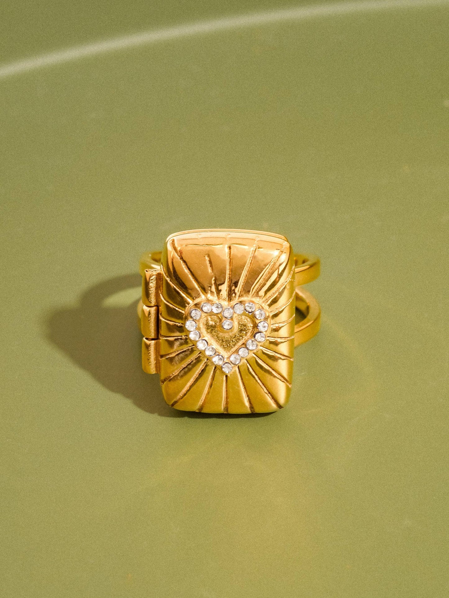 Lockee 18K Gold Non-Tarnish CZ Heart Locket Ring: Yellow Gold