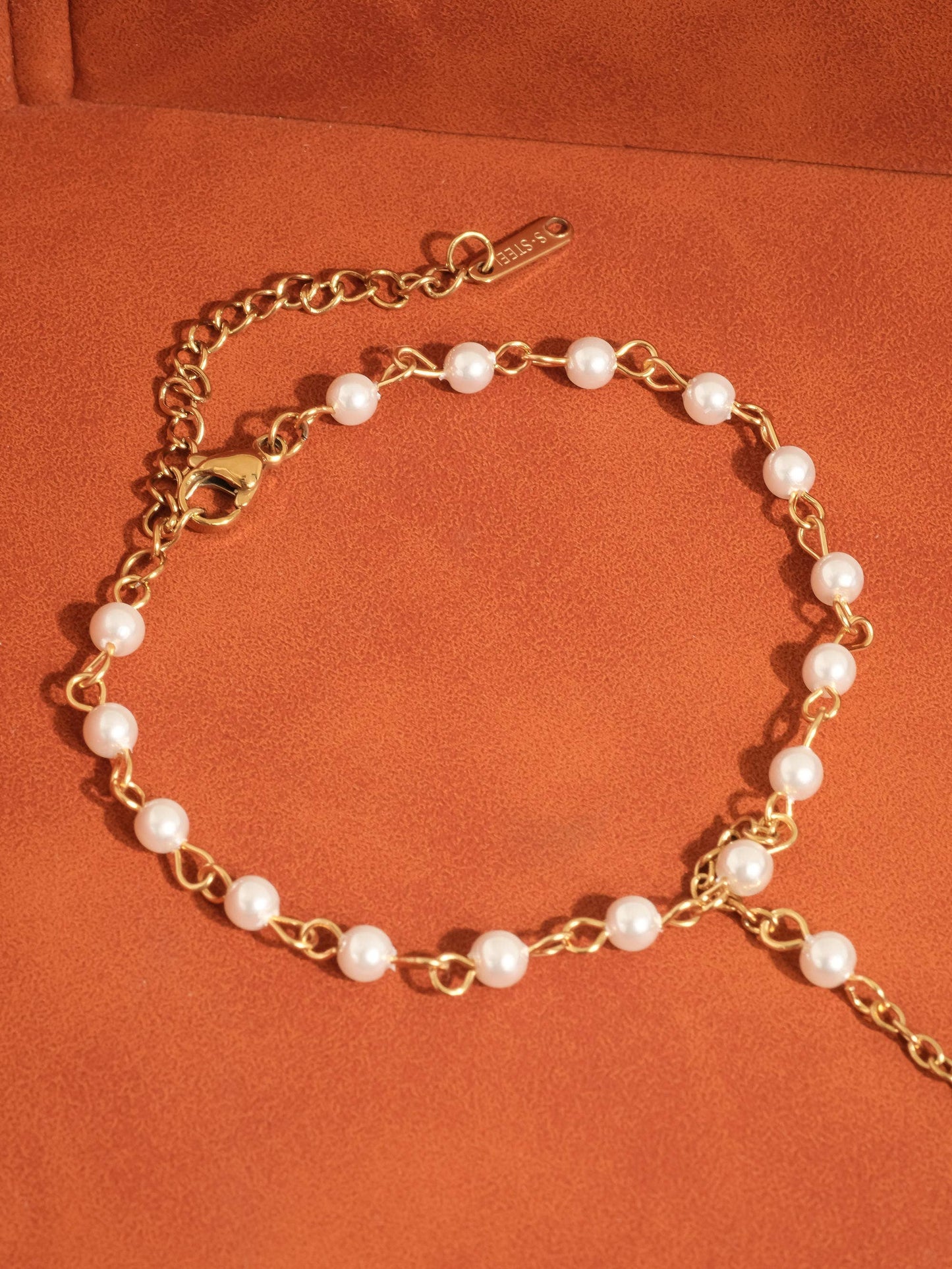 Windsor 18K Gold Non-Tarnish Pearl Hand Chain Bracelet: Yellow Gold