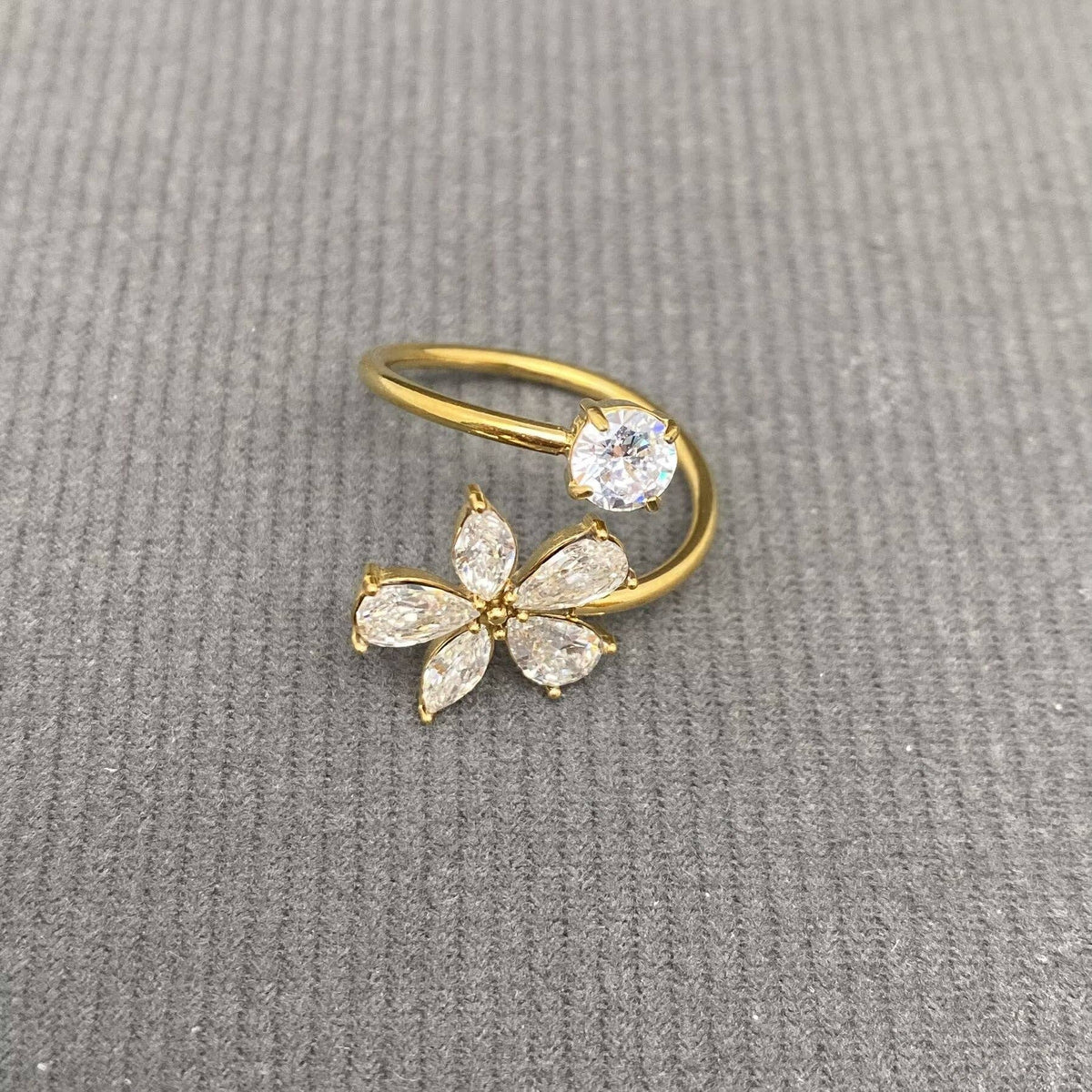 Zircon Flower 18K Gold Plated Stainless Steel Ring - FGS