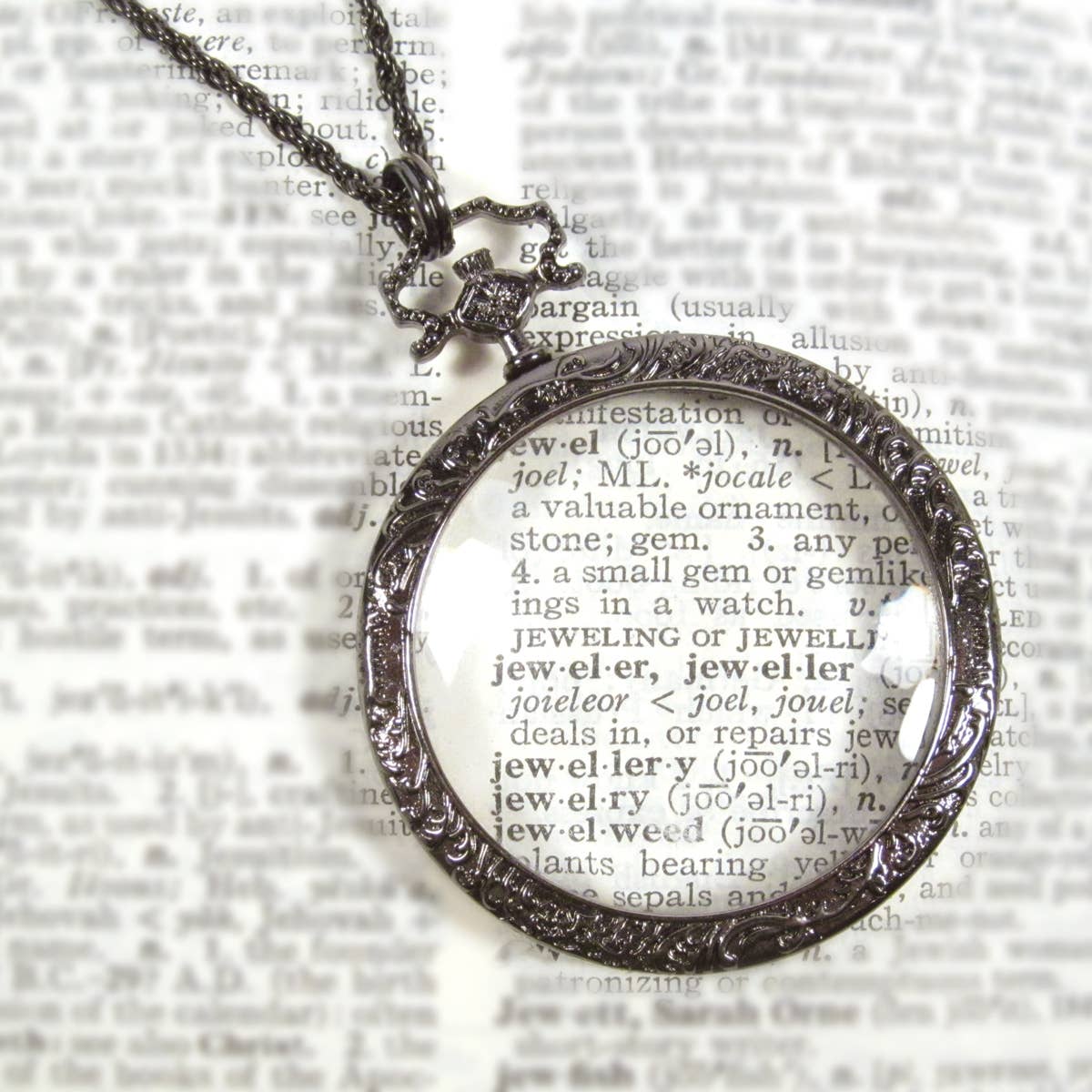 Fashion Inspector Vintage Magnifying Glass Necklace