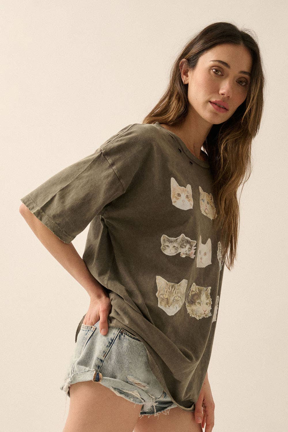 Cat Photos Distressed Oversize Graphic Tee: Iron / L