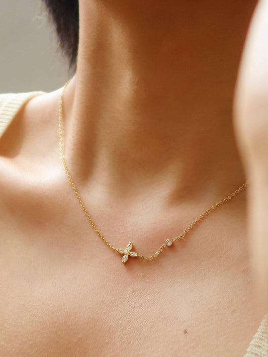 Clyra 18K Gold Non-Tarnish Dainty Flower Pendant Necklace: Yellow Gold