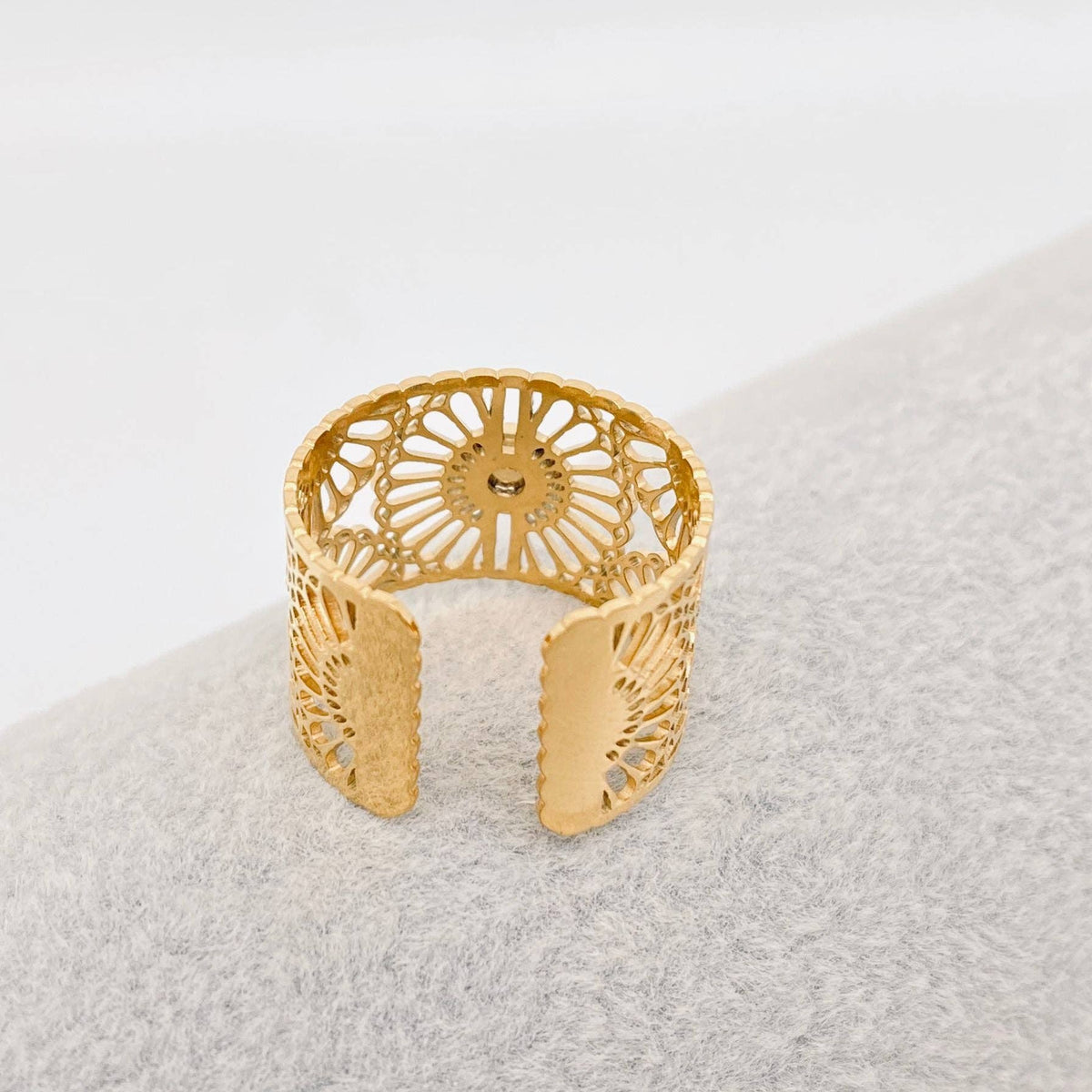 Shell Hollow Flower Design 14K Gold Plated Ring - FGS
