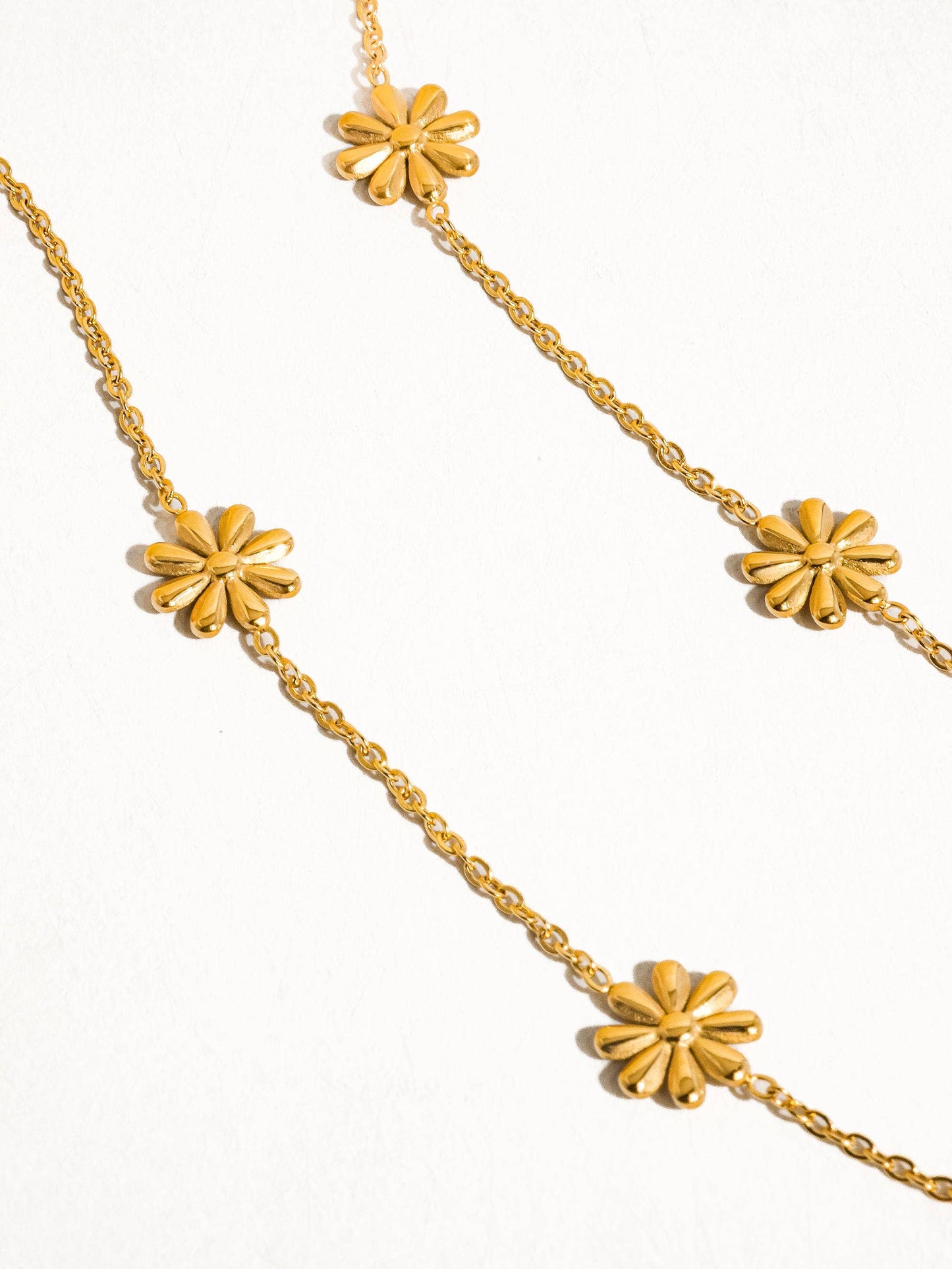 Sundown Non-Tarnish Festival Daisy Chain Necklace: Yellow Gold
