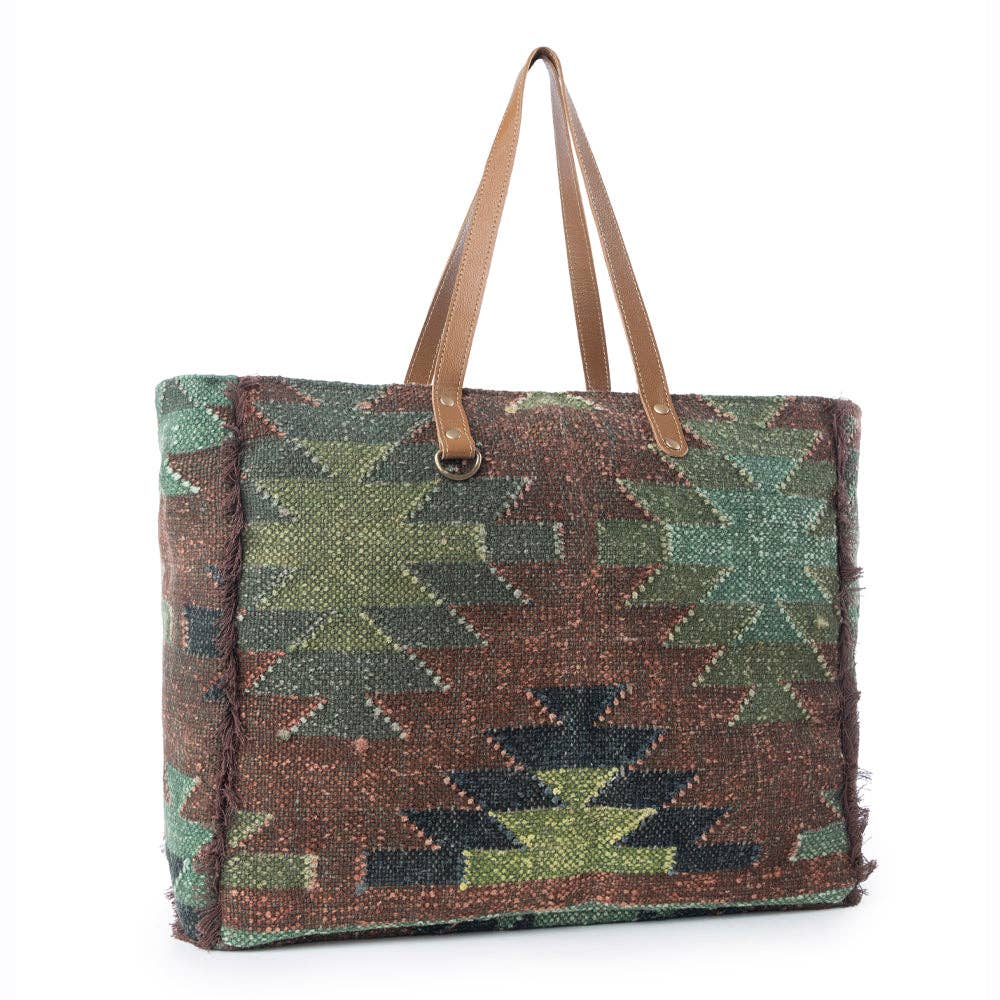 Myra Canyon Range Weekender Bag in Olive Green: Olive Green