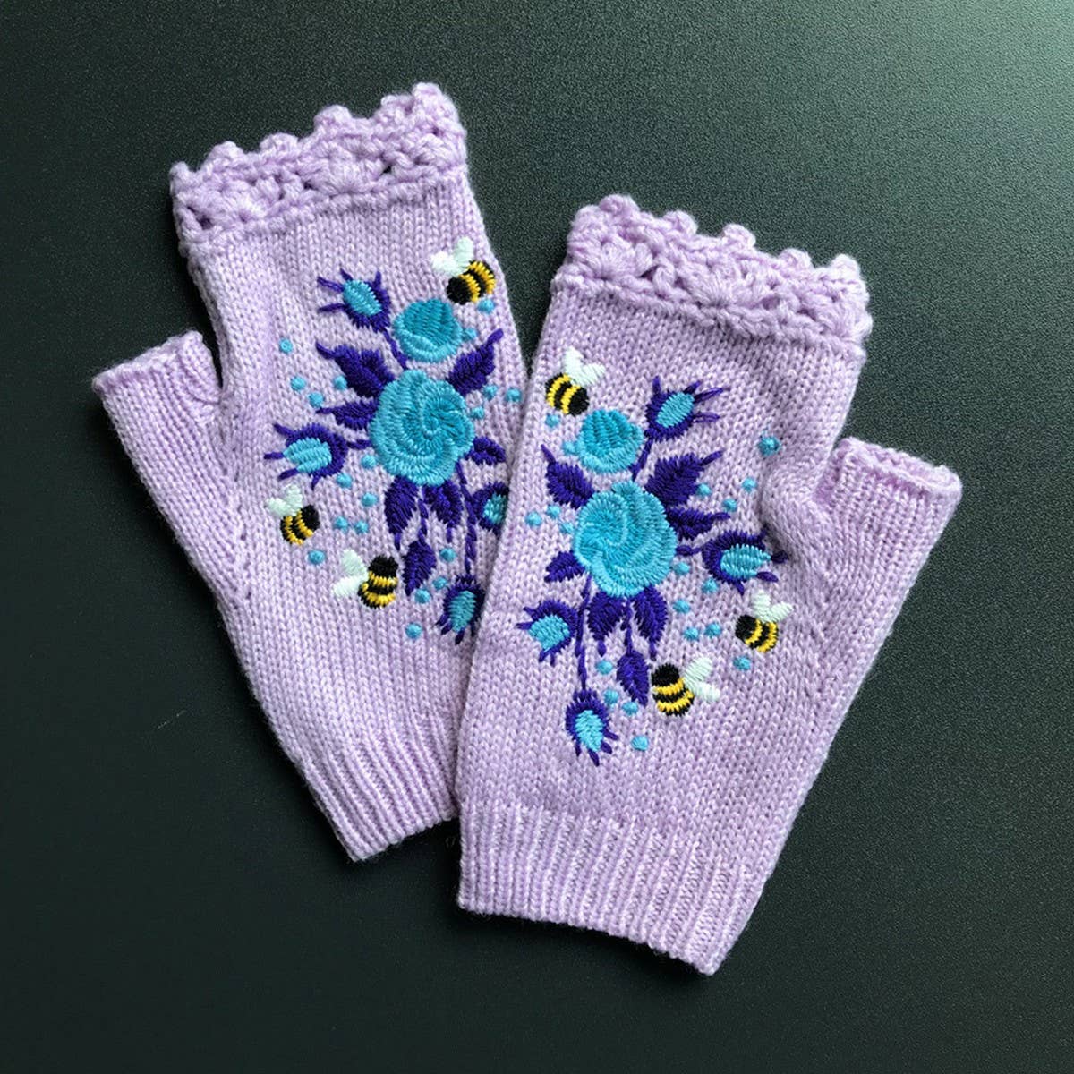 Knit Winter Gloves – Bee & Blossom Embroidery_CWMM1662: Green / (OS) 2