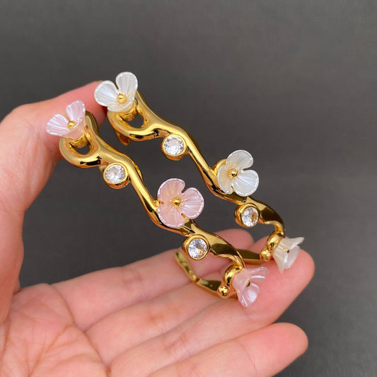 Zircon Inlaid Resin Flower 18K Gold Plated SS Cuff - FGS: White