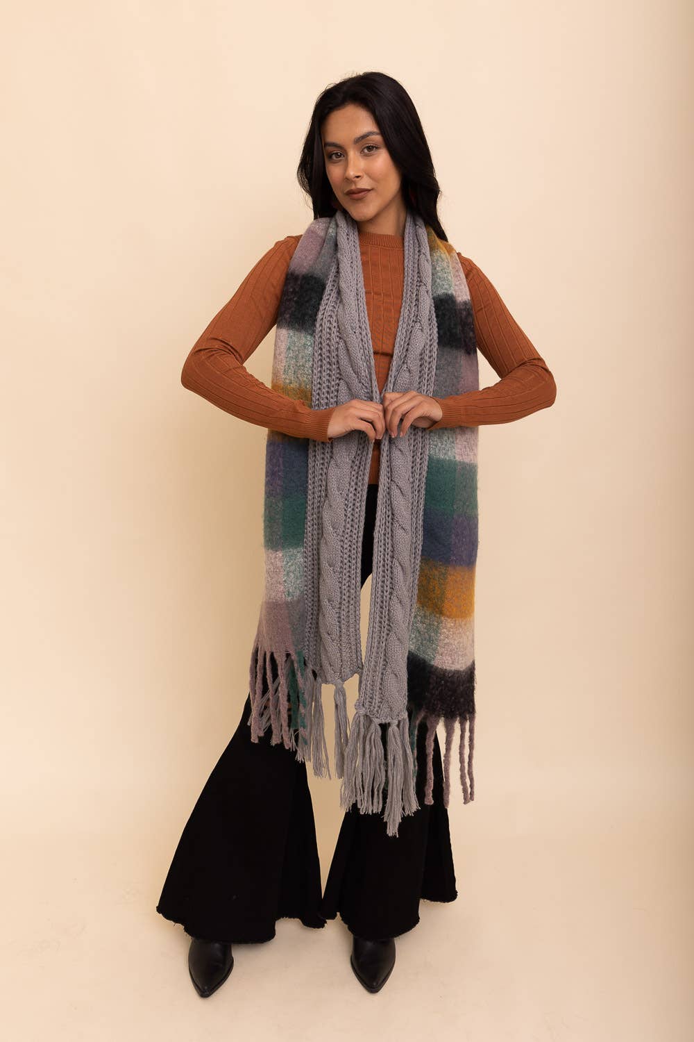 Cozy Knit Dual Textured Scarf w/ Tassels: Gray