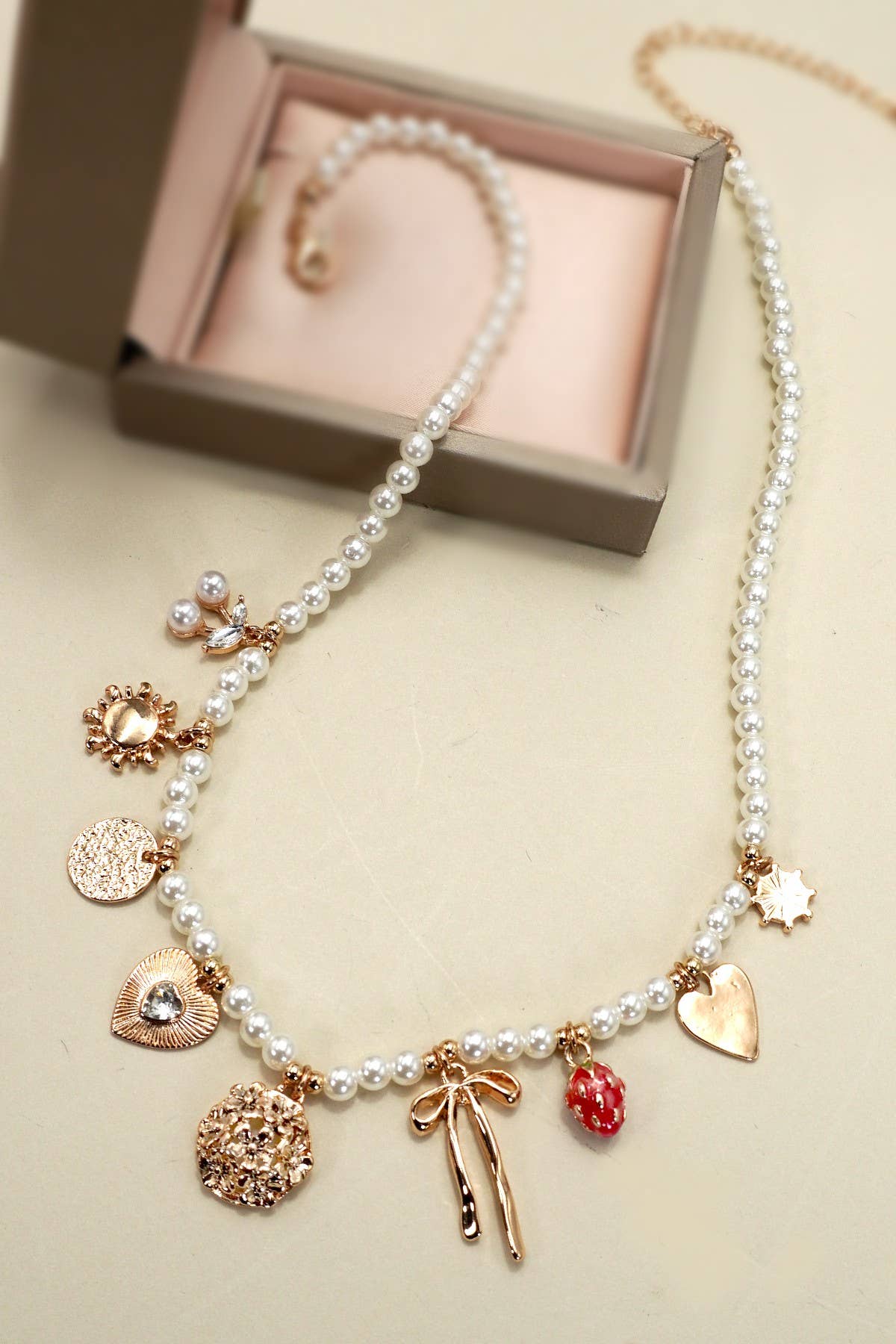 PEARL BEADED BOW STRAWBERRY CHERRY NECKLACE | 80N91511: Gold