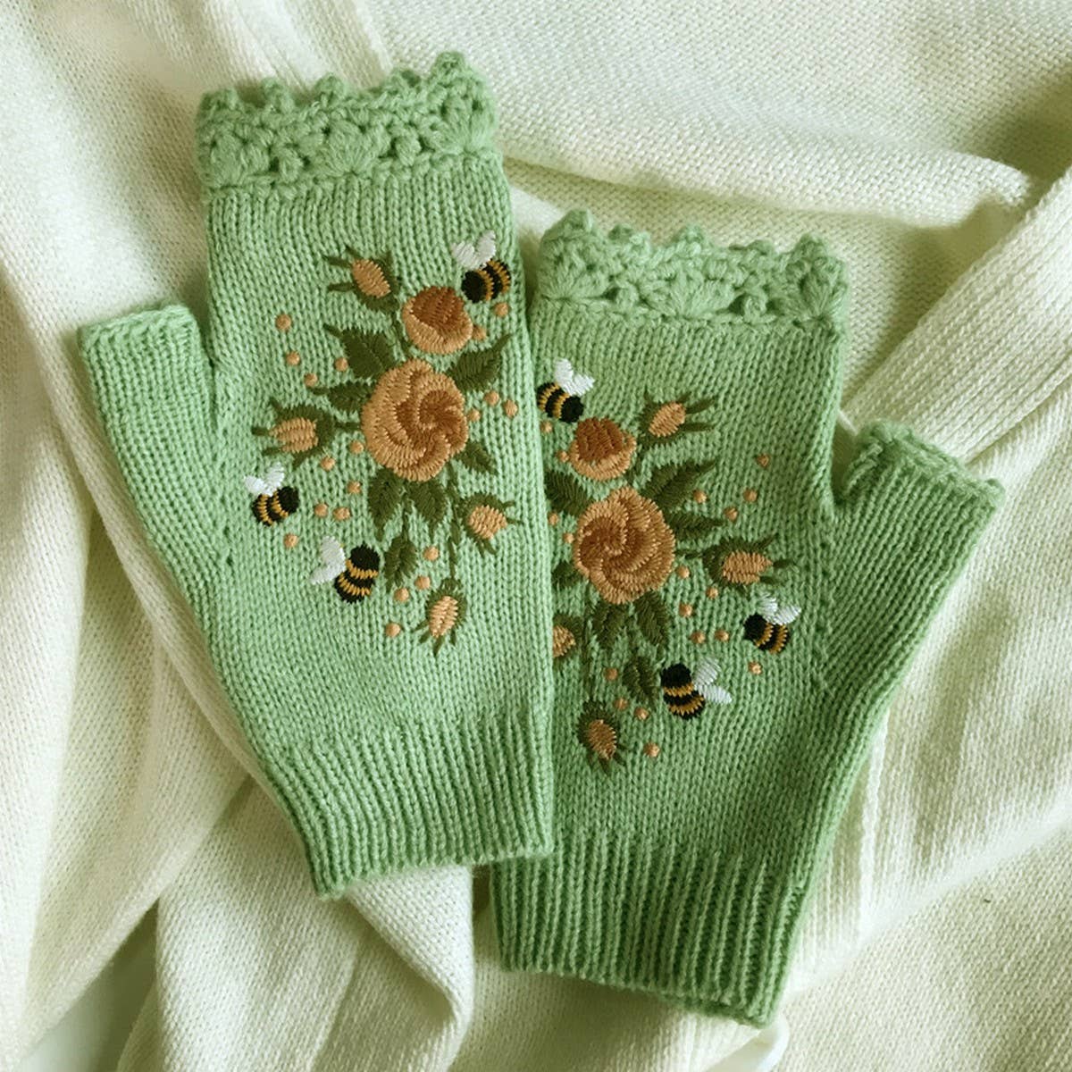 Knit Winter Gloves – Bee & Blossom Embroidery_CWMM1662: Green / (OS) 2