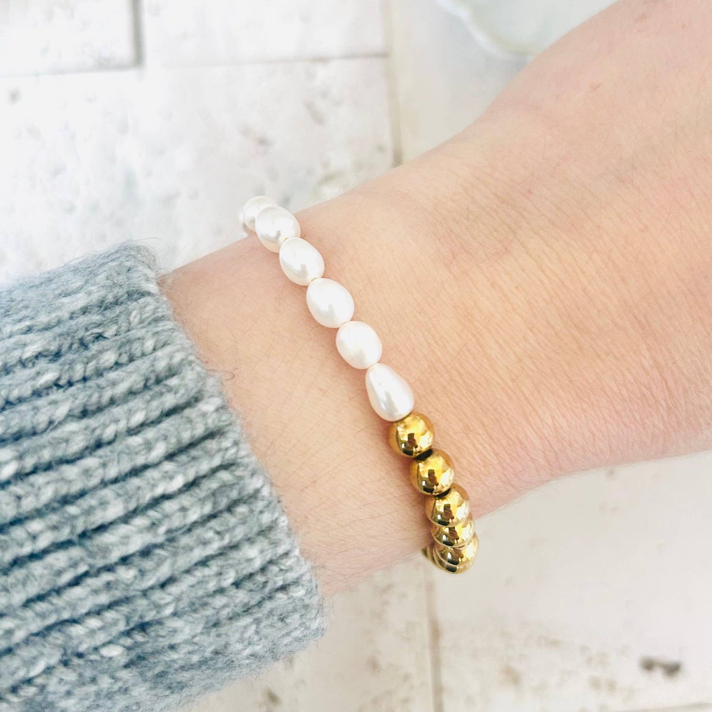 Pearls Bracelet Gold plated beads adjustable one size
