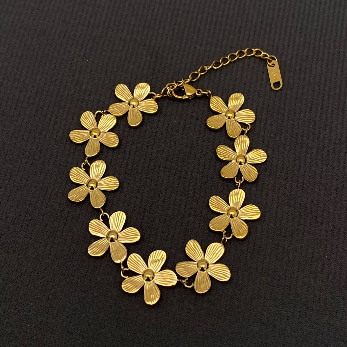 Daisy Linked 18K Gold Plated Stainless Steel Bracelet - FGS